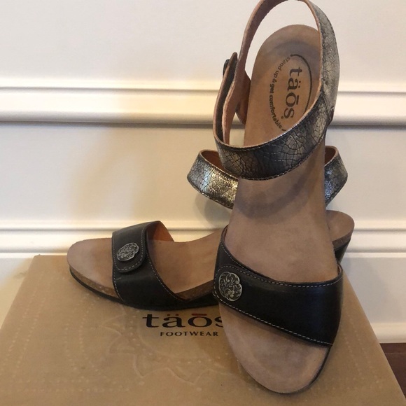 Taos Festival Sandals - Picture 1 of 3
